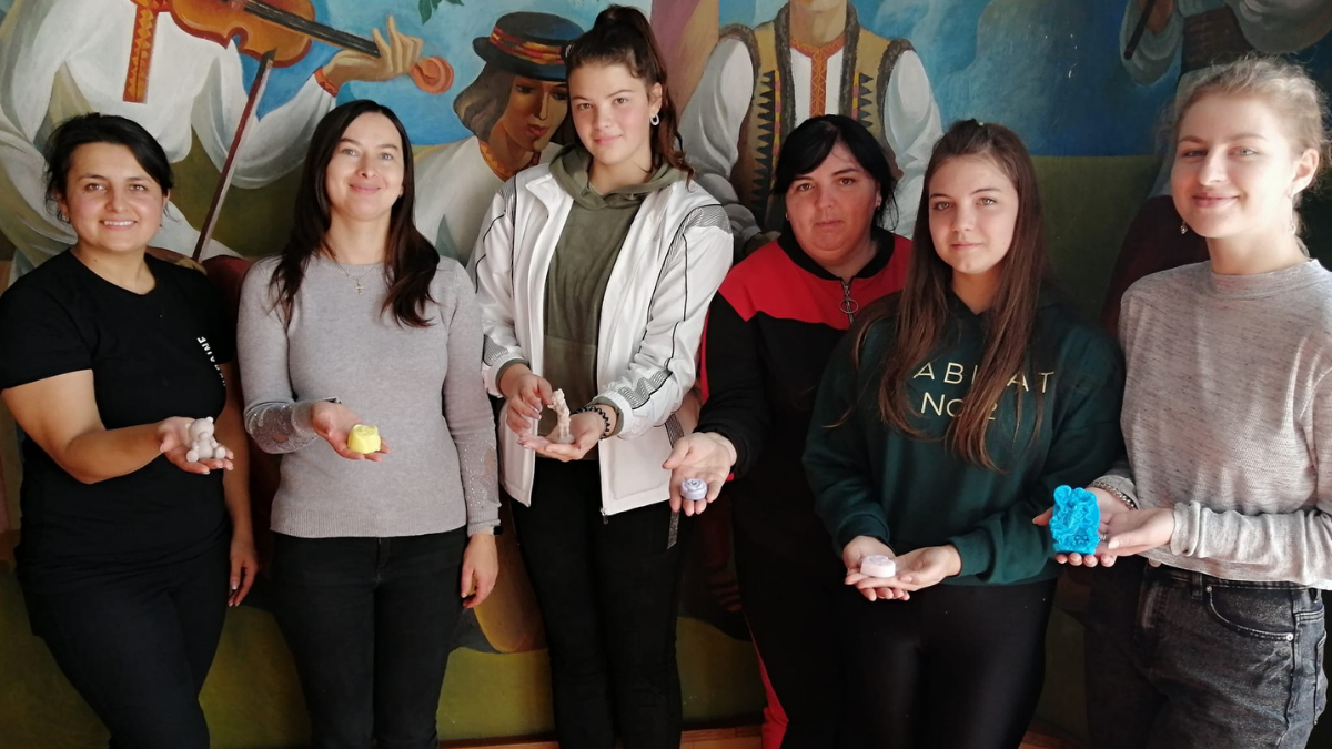 У селі Княждвір відбувся майстер-клас з миловаріння 3