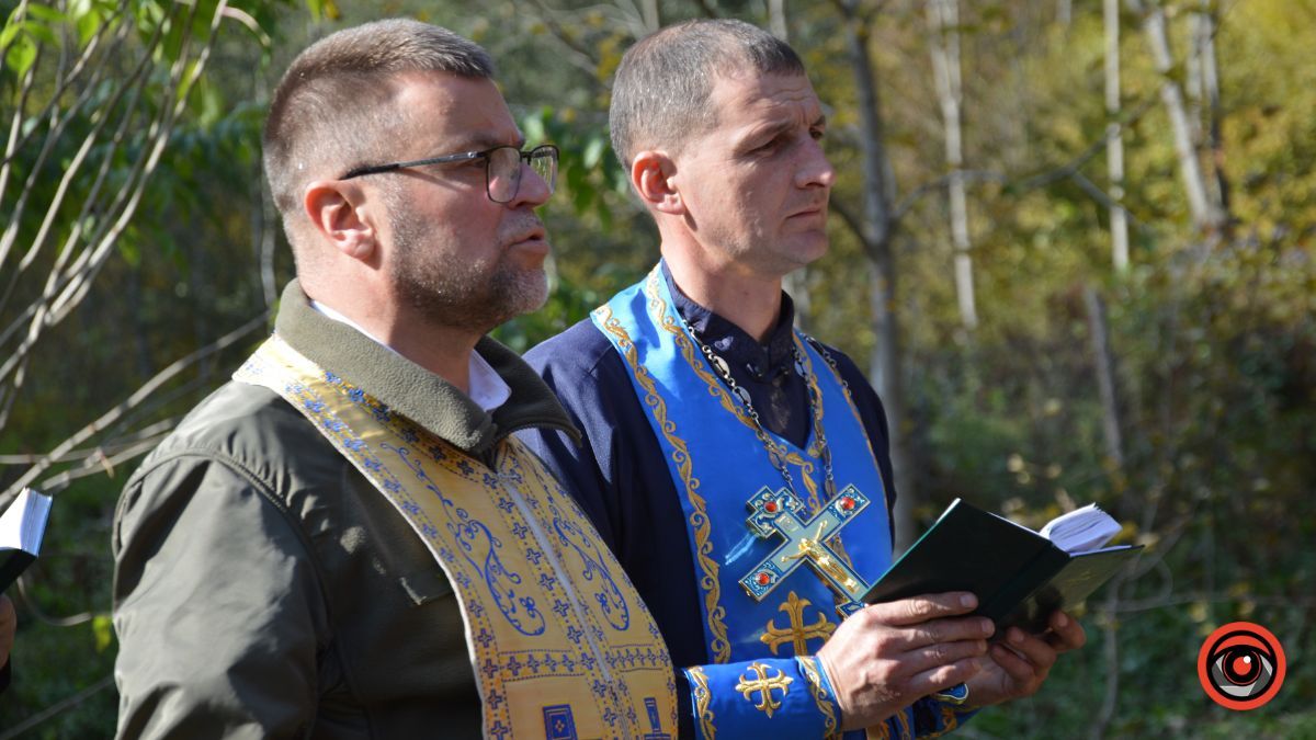 У Космачі до 80-річчя УПА меценати поклали пам'ятник Роману Шухевичу | Фоторепортаж 4