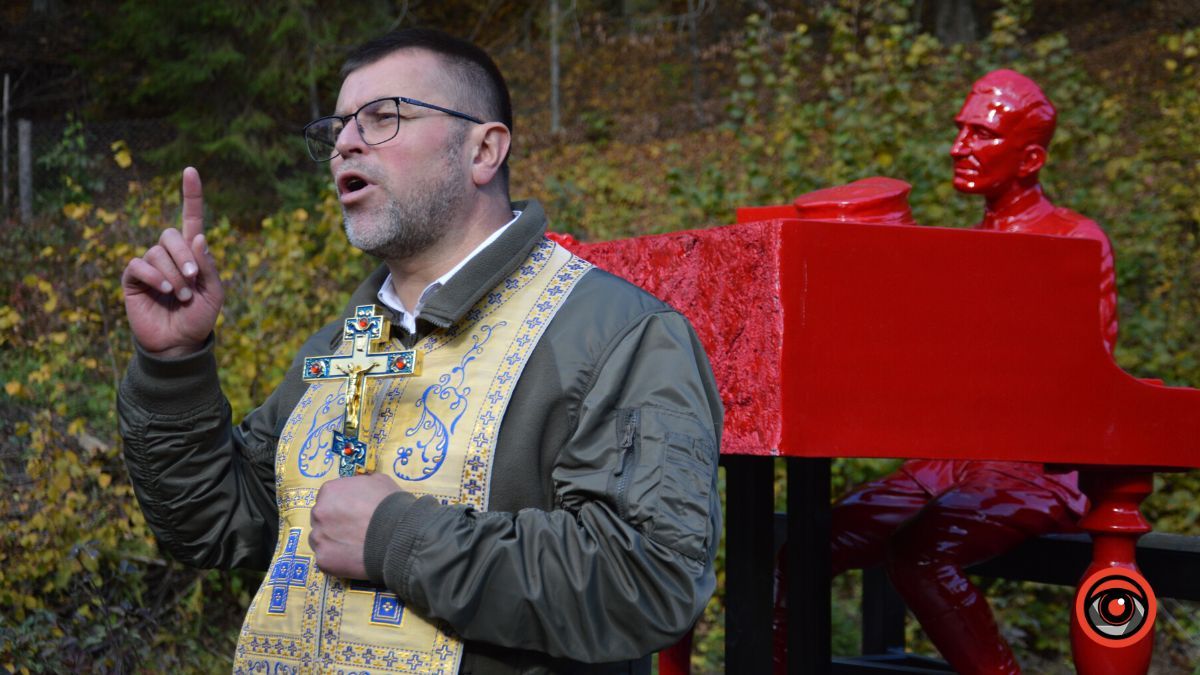 У Космачі до 80-річчя УПА меценати поклали пам'ятник Роману Шухевичу | Фоторепортаж 5