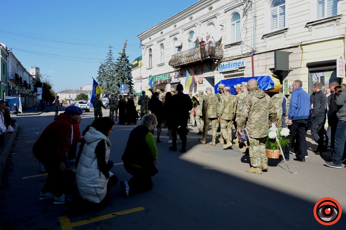 Коломия попрощалася з Героєм Сергієм Гашинським 12