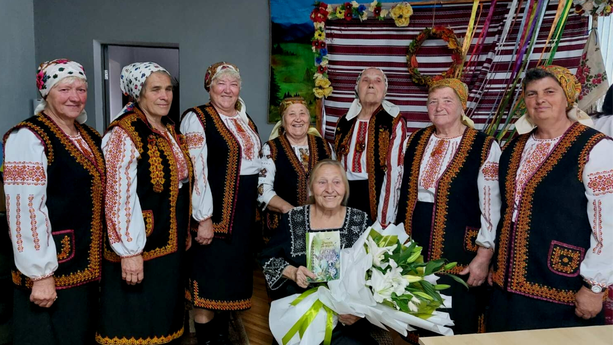 У Печеніжині відбулася презентація збірки поезій Ганни Довірак | Фоторепортаж 4