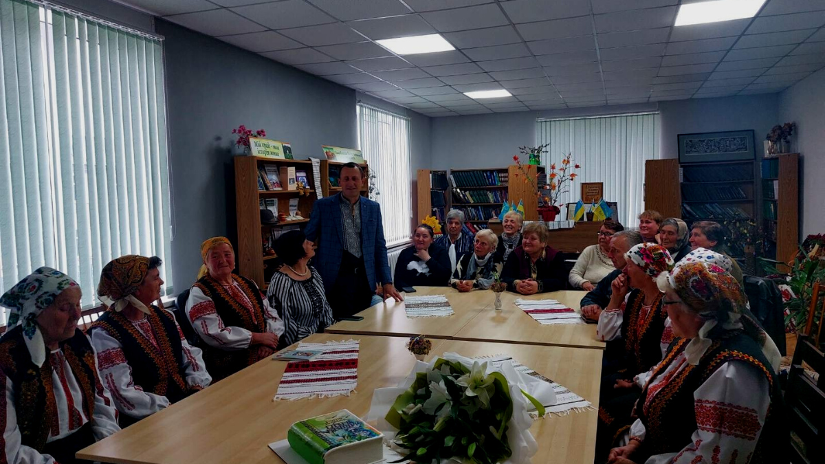 У Печеніжині відбулася презентація збірки поезій Ганни Довірак | Фоторепортаж 11