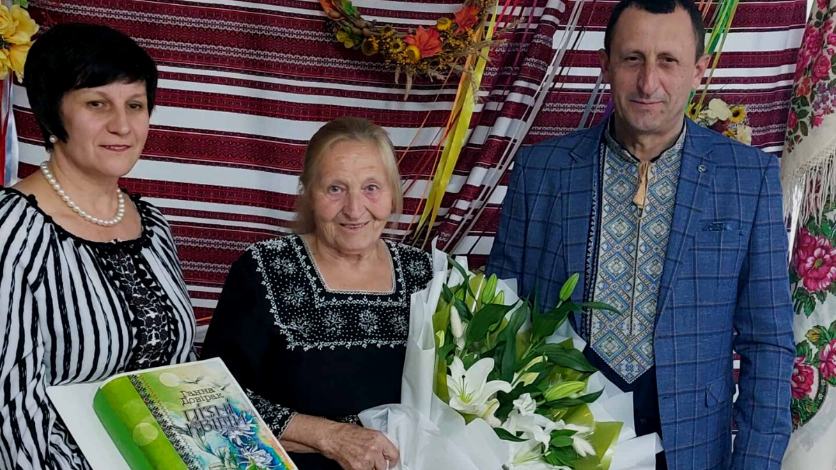 У Печеніжині відбулася презентація збірки поезій Ганни Довірак | Фоторепортаж 7