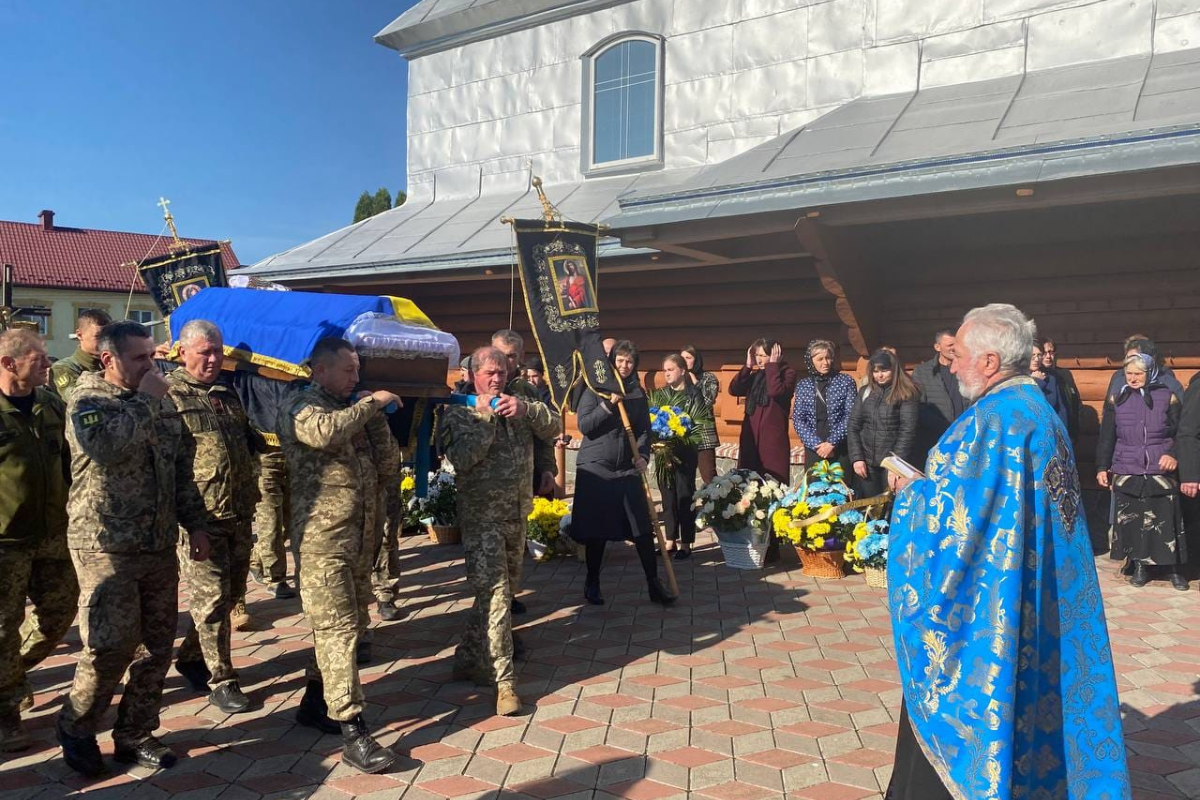 Городенківщина попрощалася з Героєм Олександром Гладким 3