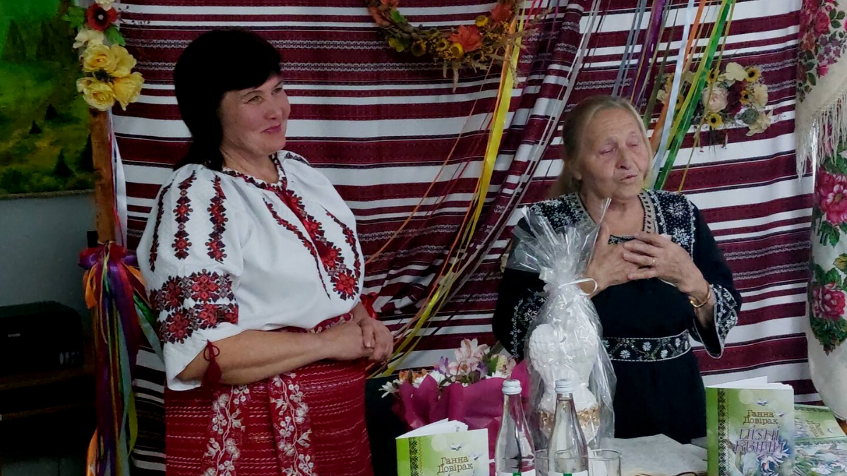 У Печеніжині відбулася презентація збірки поезій Ганни Довірак | Фоторепортаж 6