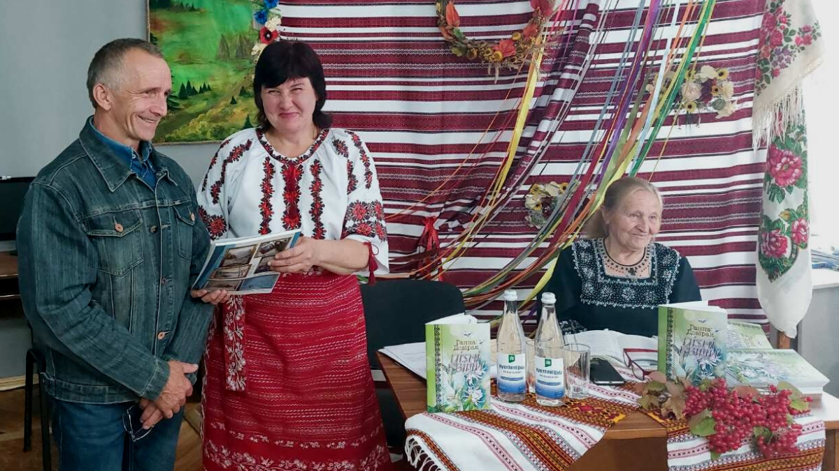 У Печеніжині відбулася презентація збірки поезій Ганни Довірак | Фоторепортаж 10