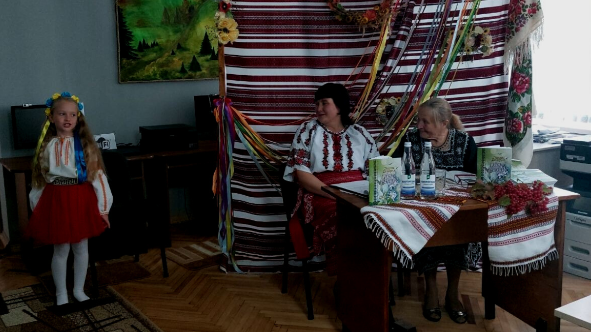 У Печеніжині відбулася презентація збірки поезій Ганни Довірак | Фоторепортаж 2