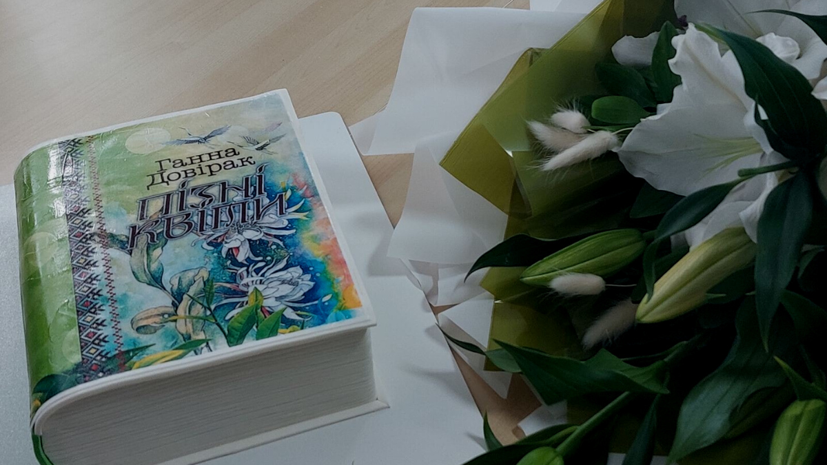 У Печеніжині відбулася презентація збірки поезій Ганни Довірак | Фоторепортаж 8