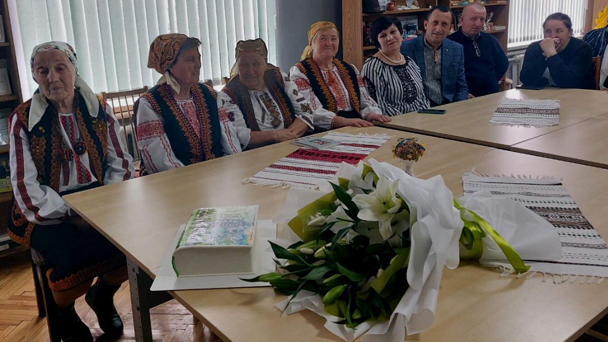 У Печеніжині відбулася презентація збірки поезій Ганни Довірак | Фоторепортаж 9