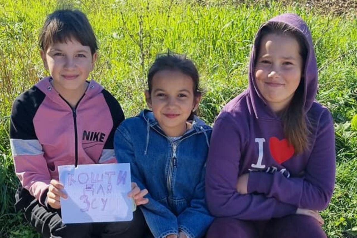 Діти збирали гроші по домівках односельців для ЗСУ