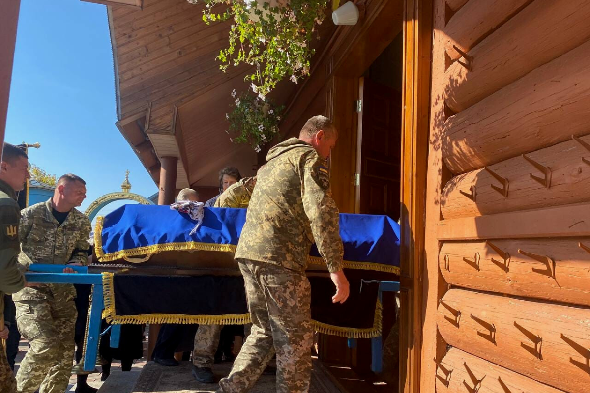 Городенківщина попрощалася з Героєм Олександром Гладким 10