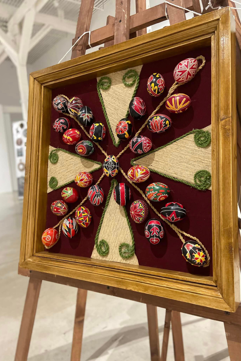 У Словаччині проходить виставка українських писанок та косівської мальованої кераміки з музеїв Коломиї 5