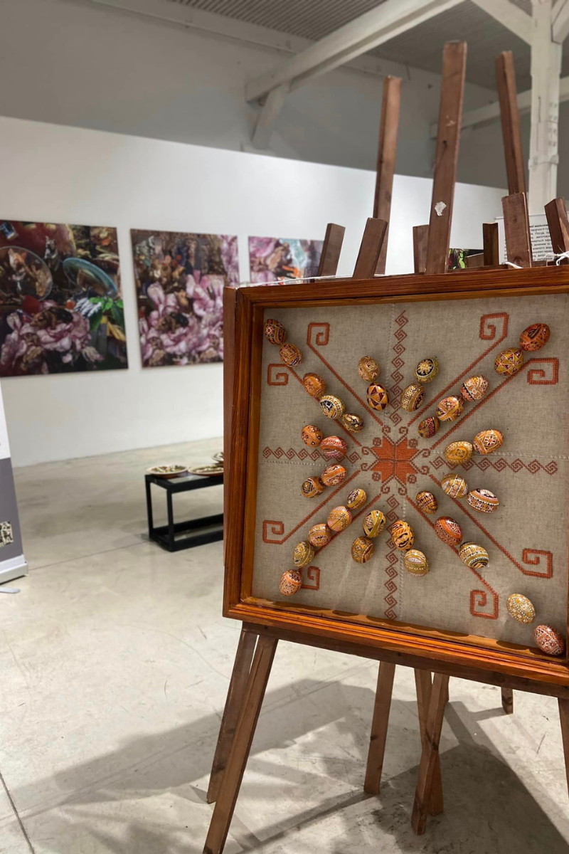 У Словаччині проходить виставка українських писанок та косівської мальованої кераміки з музеїв Коломиї 6