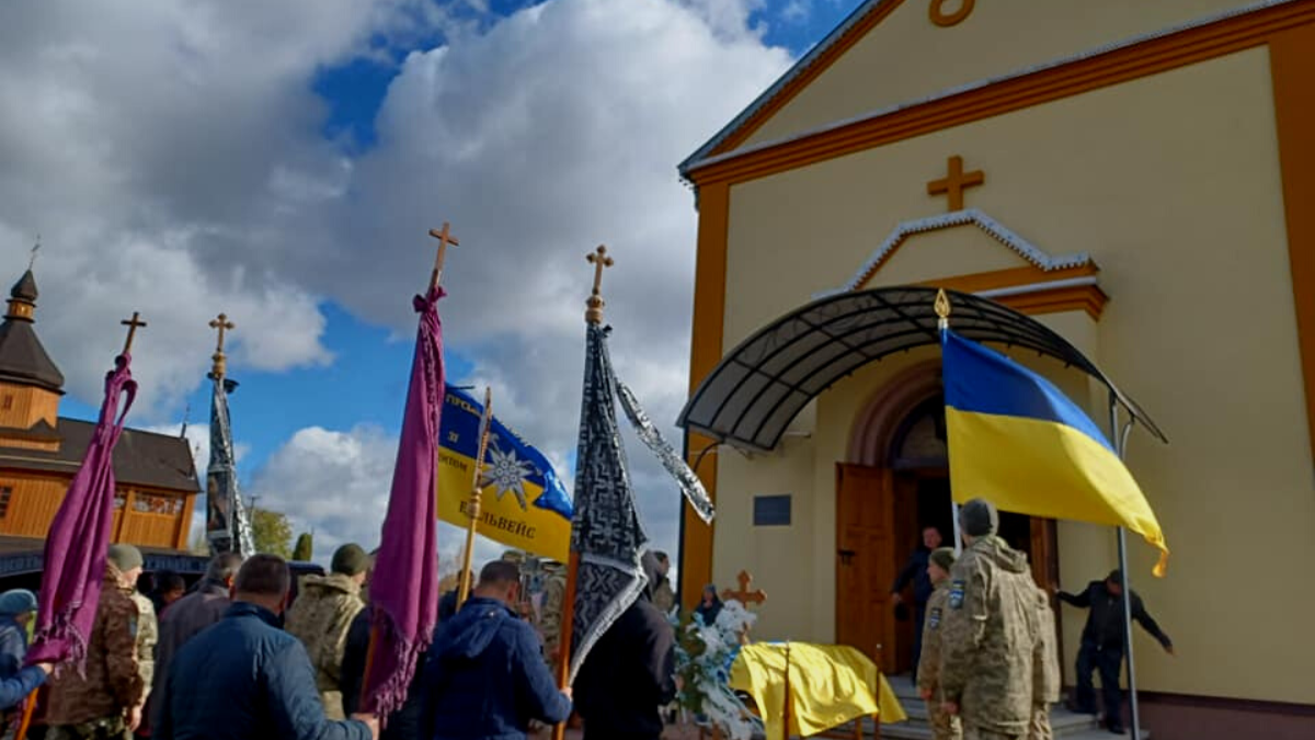 У Пядицькій ТГ провели в останню дорогу Героя Михайла Рум'янцева