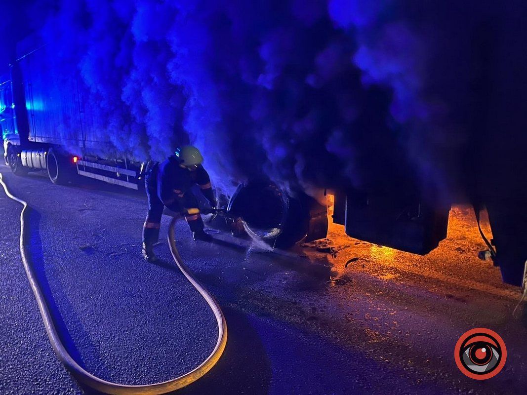 Під Коломиєю на об'їзній горить фура 2