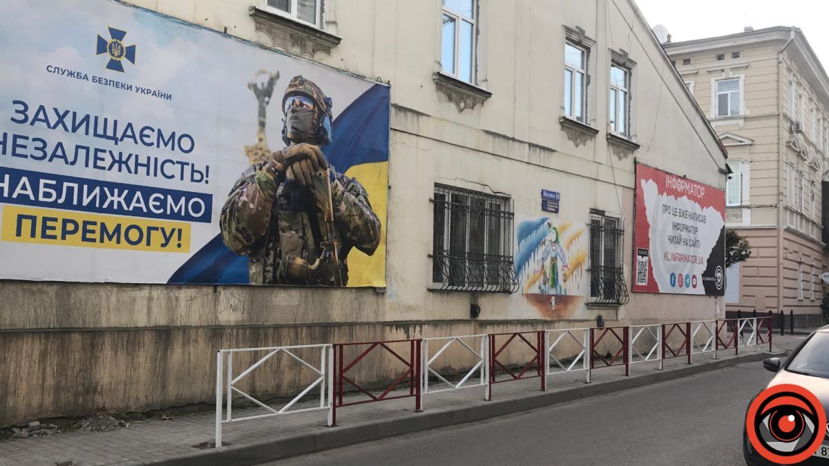 На перетині вулиць Чорновола та Валової встановили паркан 1