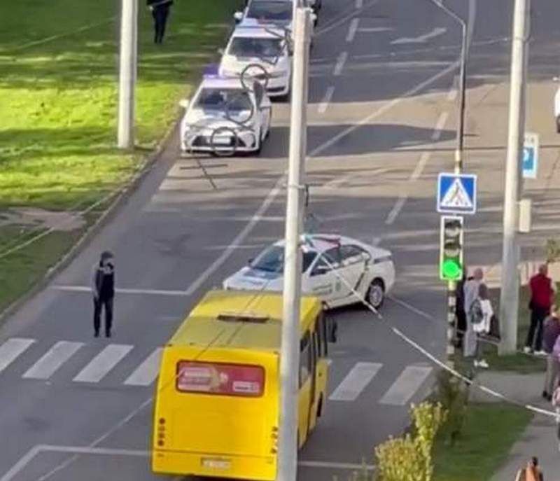 Біля школи в Чернівцях вбили поліцейську, коли затримували чоловіка з підозрою в розбещенні неповнолітніх 1
