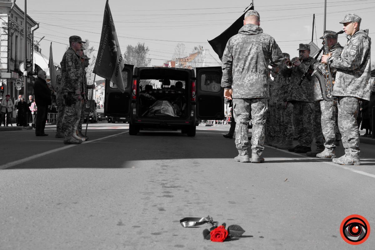 Коломия попрощалася з Героєм Сергієм Гашинським 26