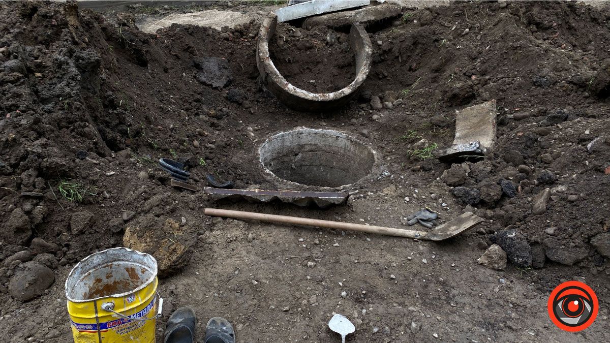 Капітальний ремонт каналізаційної мережі проводять на вулиці Стефаника 3