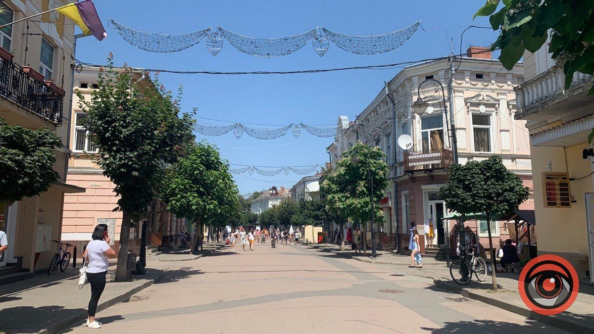 Коломияни б'ють на сполох: агресивний чоловік нападає на перехожих і продавців магазинів