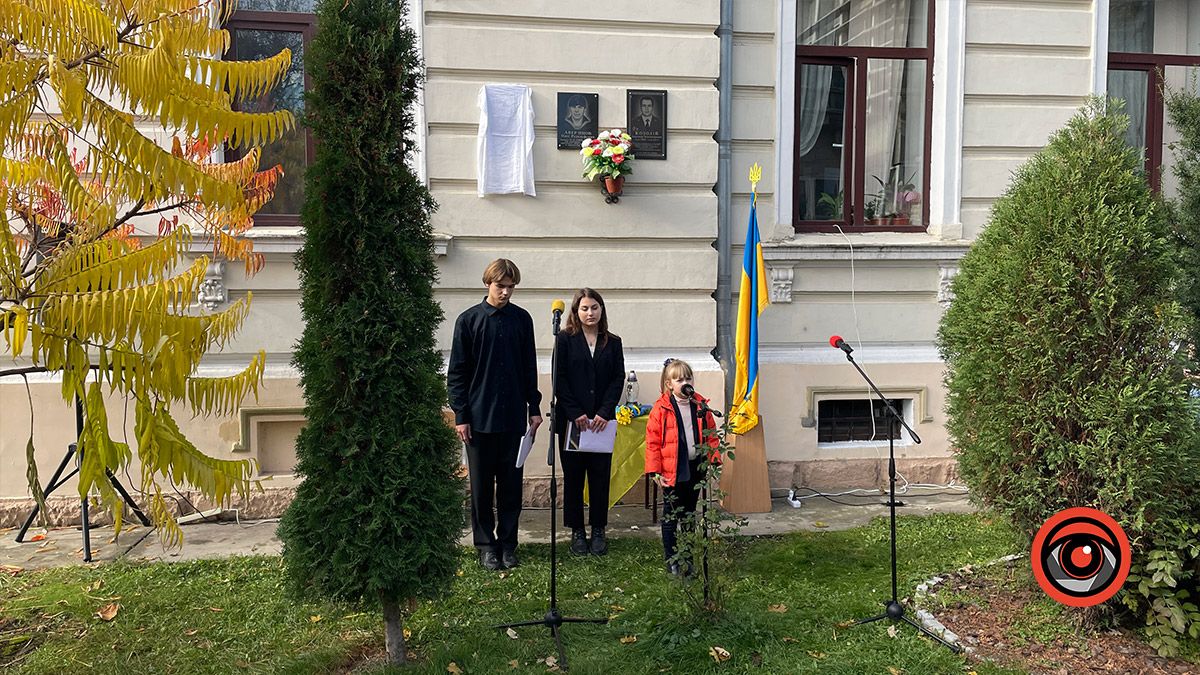 На будівлі ліцею №9 у Коломиї відкрили меморіальну дошку загиблому захиснику Владиславу Огільчину 2