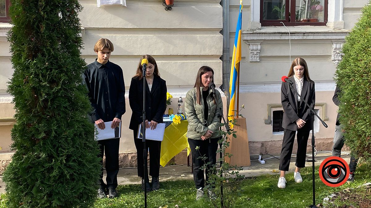 На будівлі ліцею №9 у Коломиї відкрили меморіальну дошку загиблому захиснику Владиславу Огільчину 3