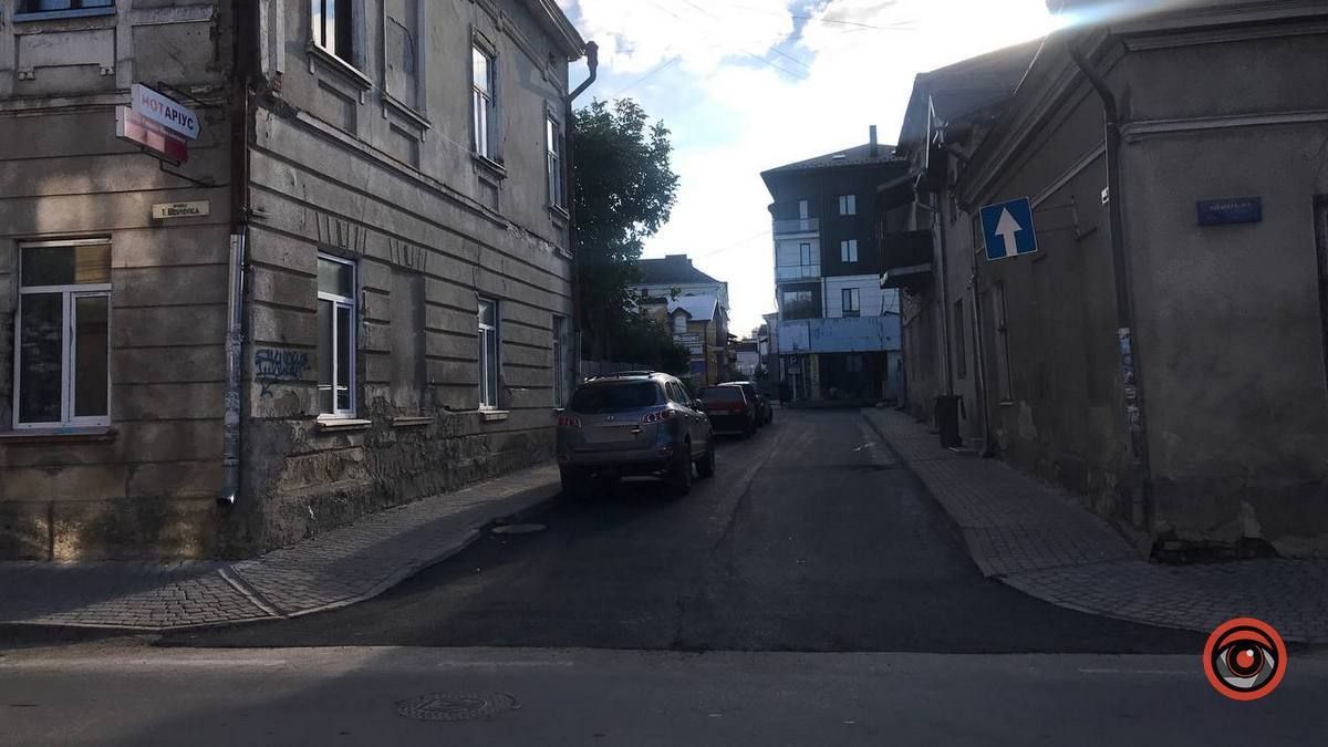 У Коломиї на вулиці Мухи відреставрували шмат дороги 7