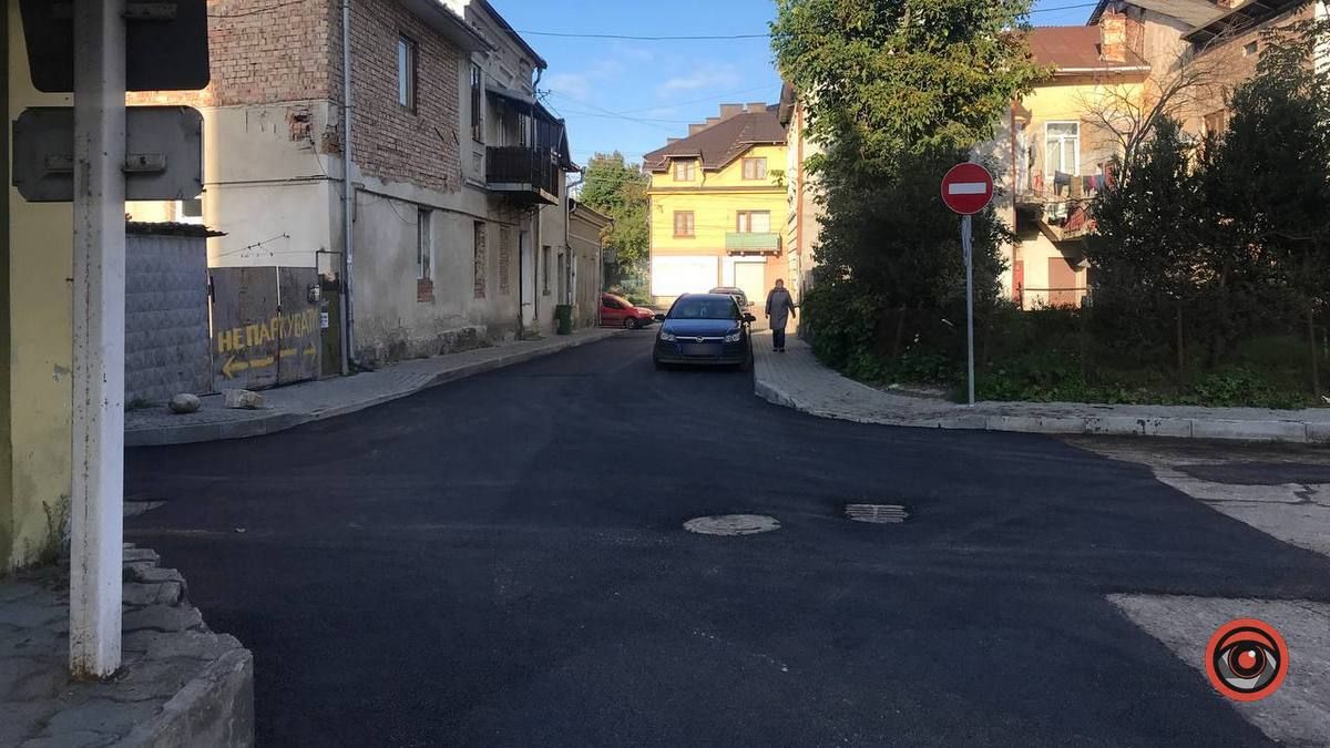 У Коломиї на вулиці Мухи відреставрували шмат дороги