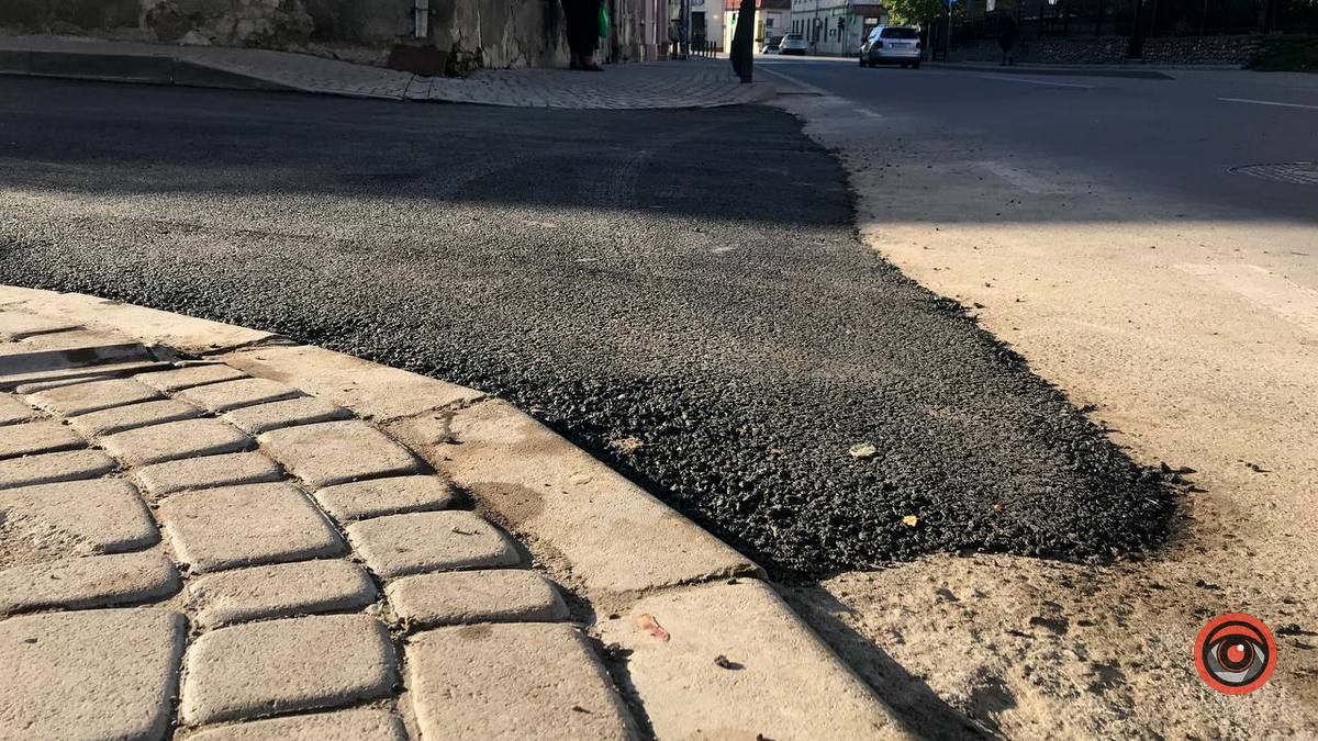 У Коломиї на вулиці Мухи відреставрували шмат дороги 1