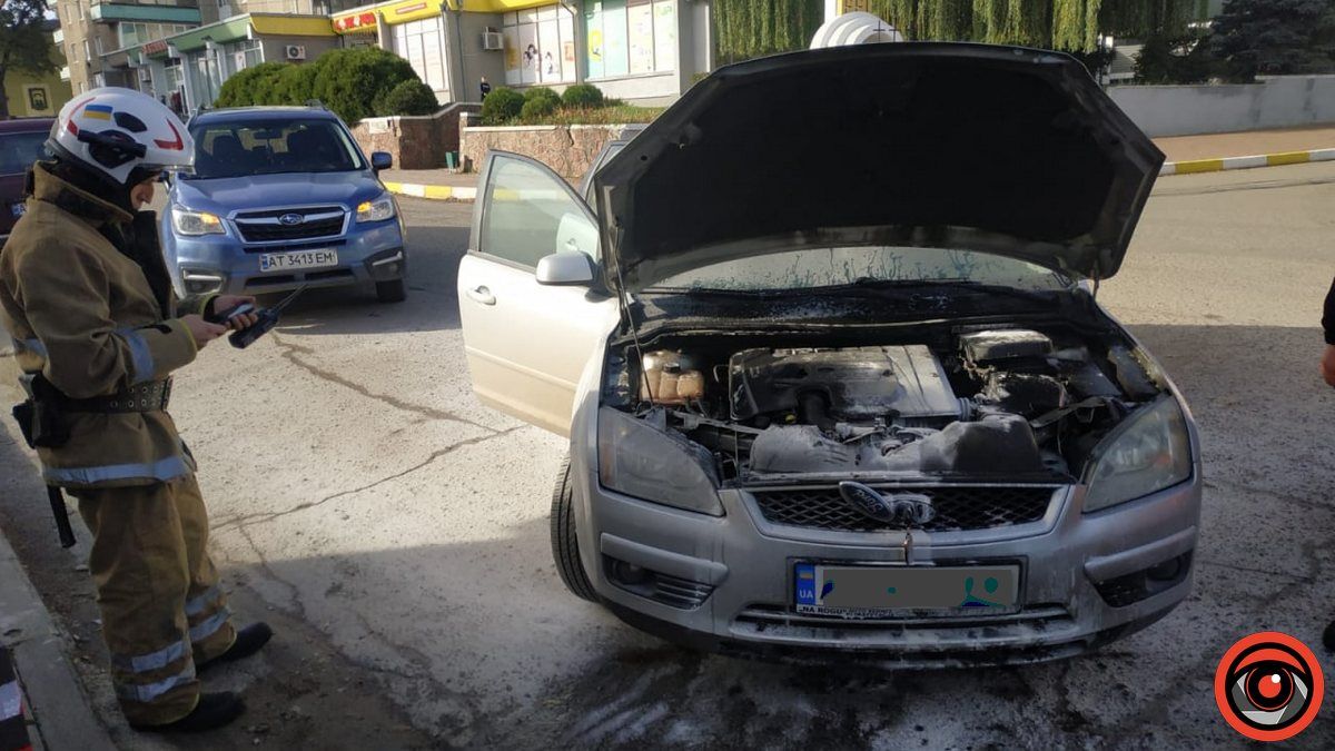 У Городенці загорілась автівка 3