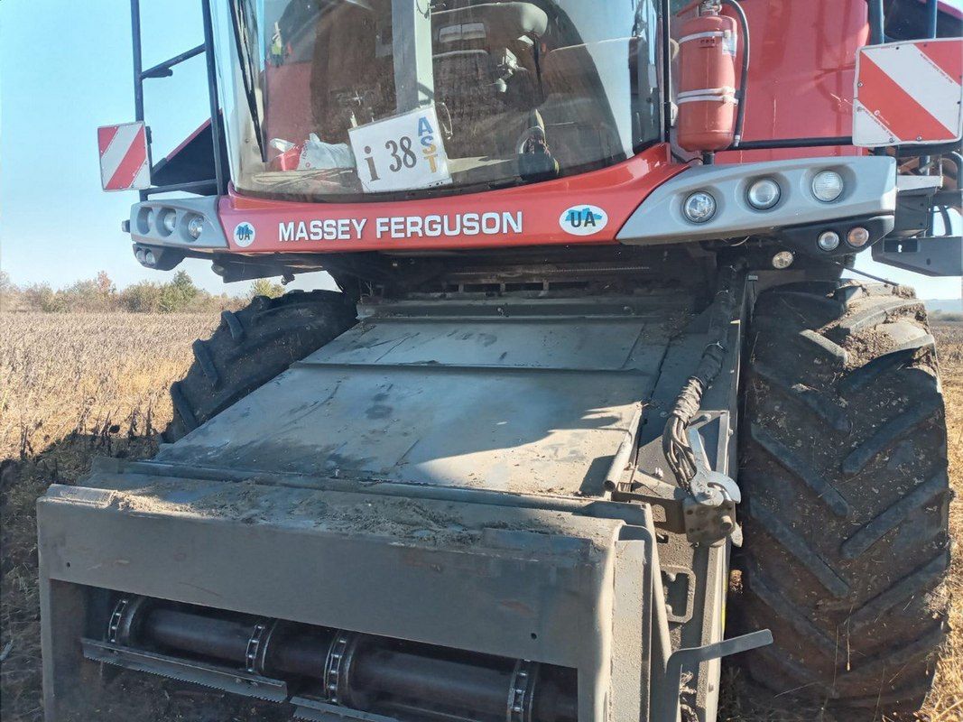 Пожежа у полі: на Коломийщині ледь не згорів комбайн 2