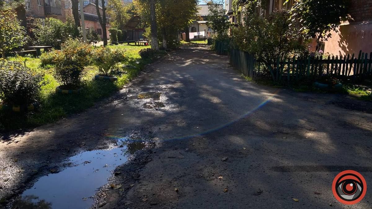 Вхід в ґумаках: заболочений вхід в мікрорайоні Крип'якевича-Привокзальна 11