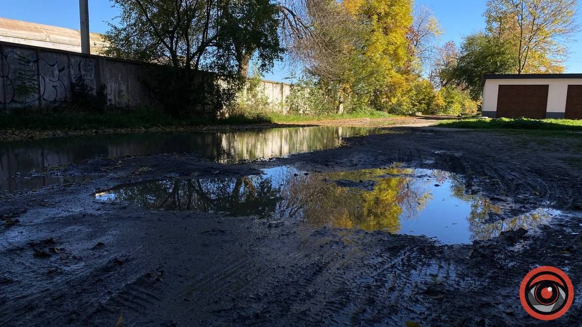 Вхід в ґумаках: заболочений вхід в мікрорайоні Крип'якевича-Привокзальна 4
