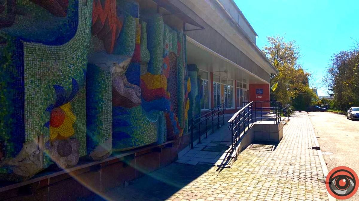 Травматично небезпечний вхід в лікарню Коломиї 4