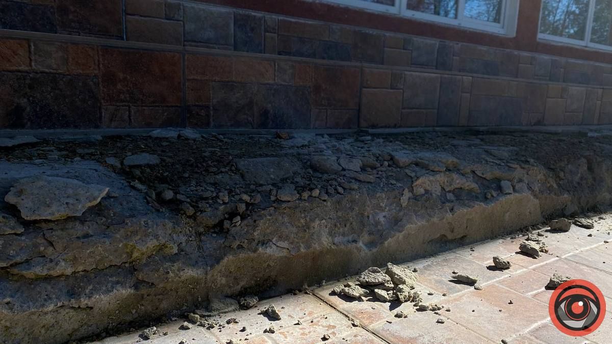 Травматично небезпечний вхід в лікарню Коломиї 3