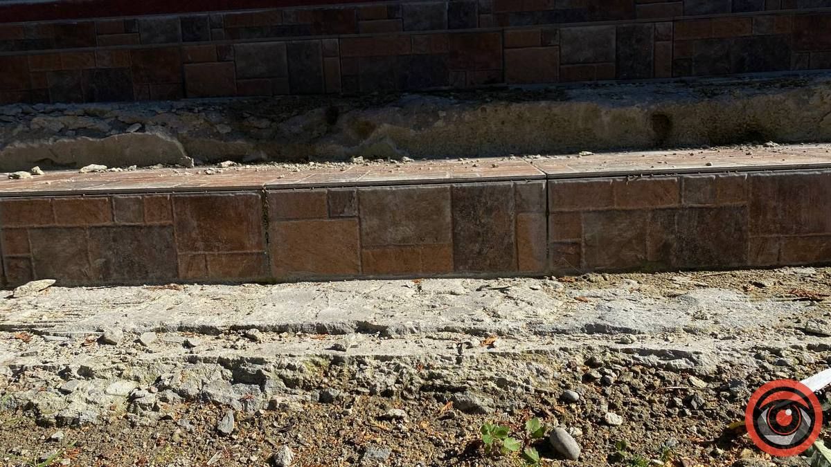 Травматично небезпечний вхід в лікарню Коломиї 2