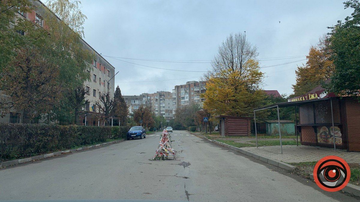 На вул. Лисенка проломився каналізаційний люк: хто має замінити? 1