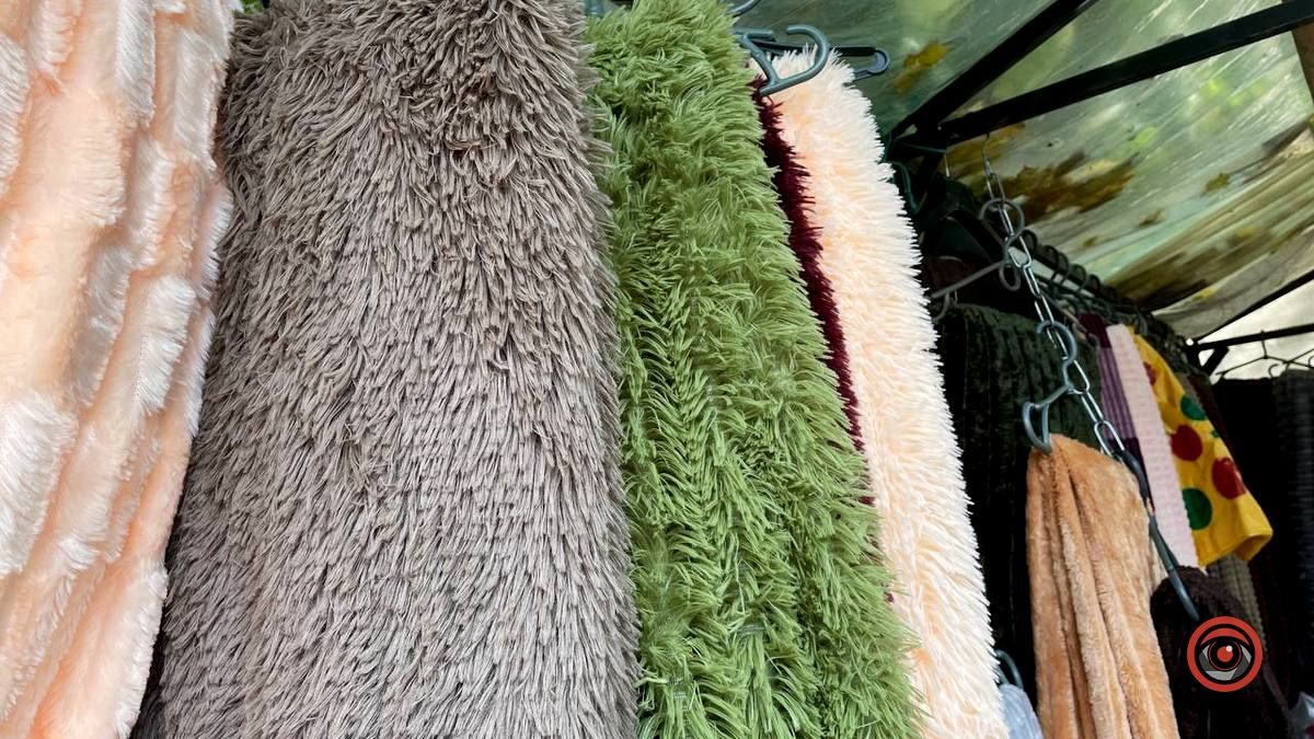 М'який плед, тепла піжама та милі тапочки | скільки у Коломиї вартує зігріваючий набір? 7