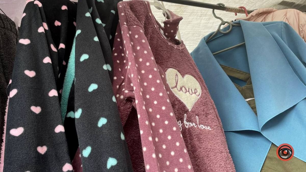 М'який плед, тепла піжама та милі тапочки | скільки у Коломиї вартує зігріваючий набір? 12