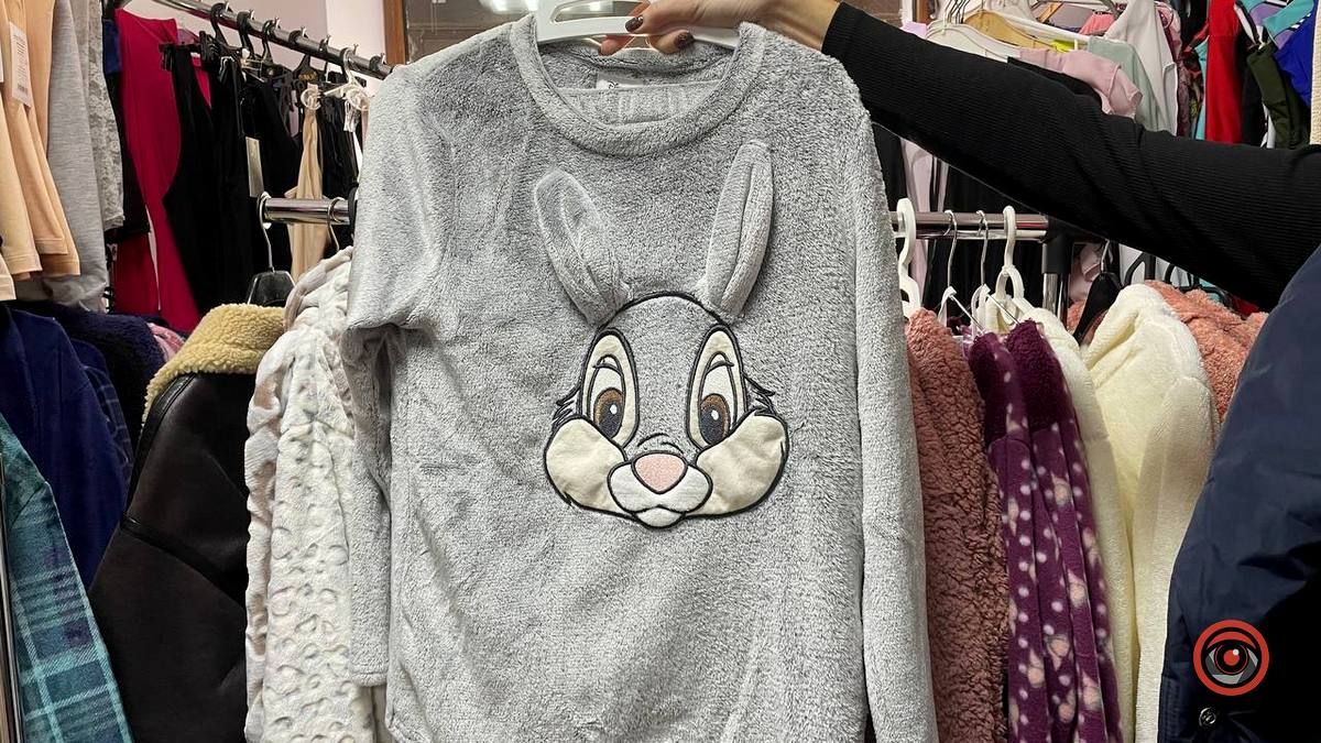 М'який плед, тепла піжама та милі тапочки | скільки у Коломиї вартує зігріваючий набір? 14