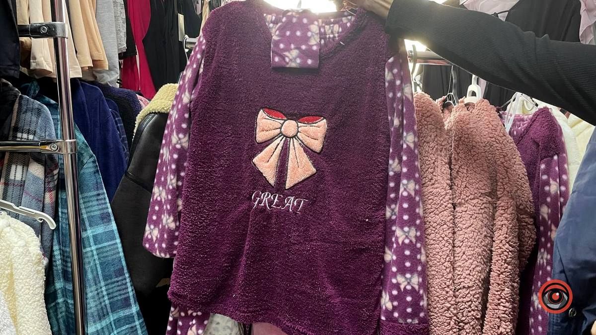 М'який плед, тепла піжама та милі тапочки | скільки у Коломиї вартує зігріваючий набір? 15