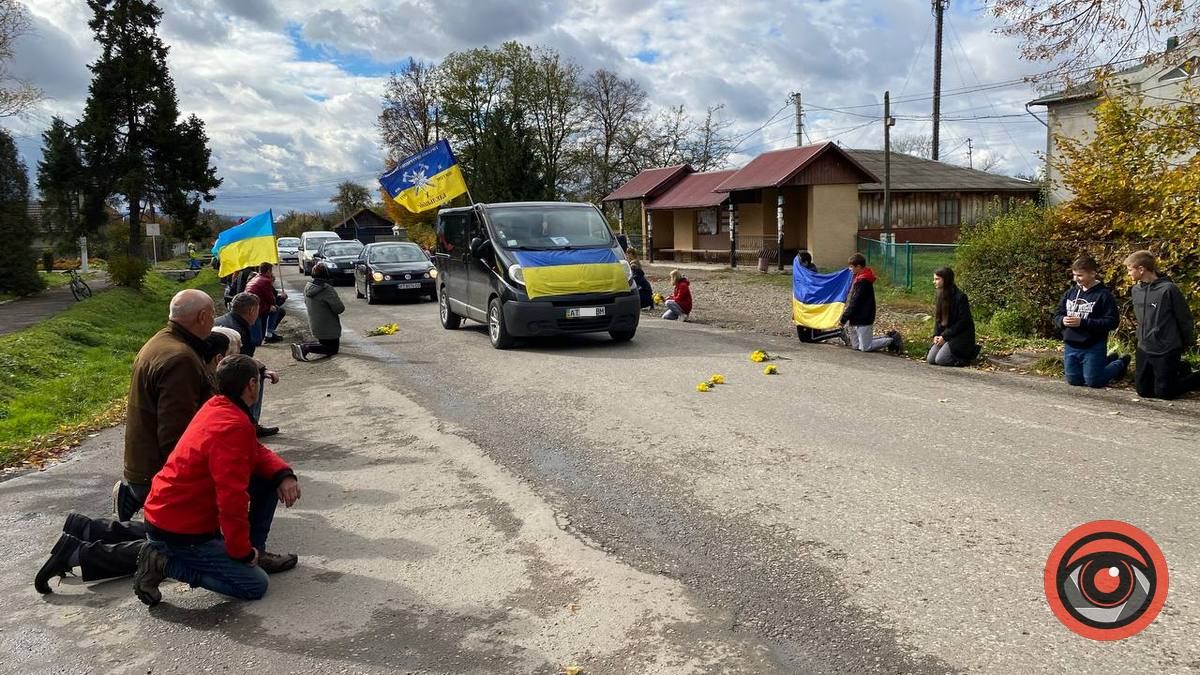 Загиблого Героя привезли додому: П'ядики зустріли Михайла Рум’янцева 1