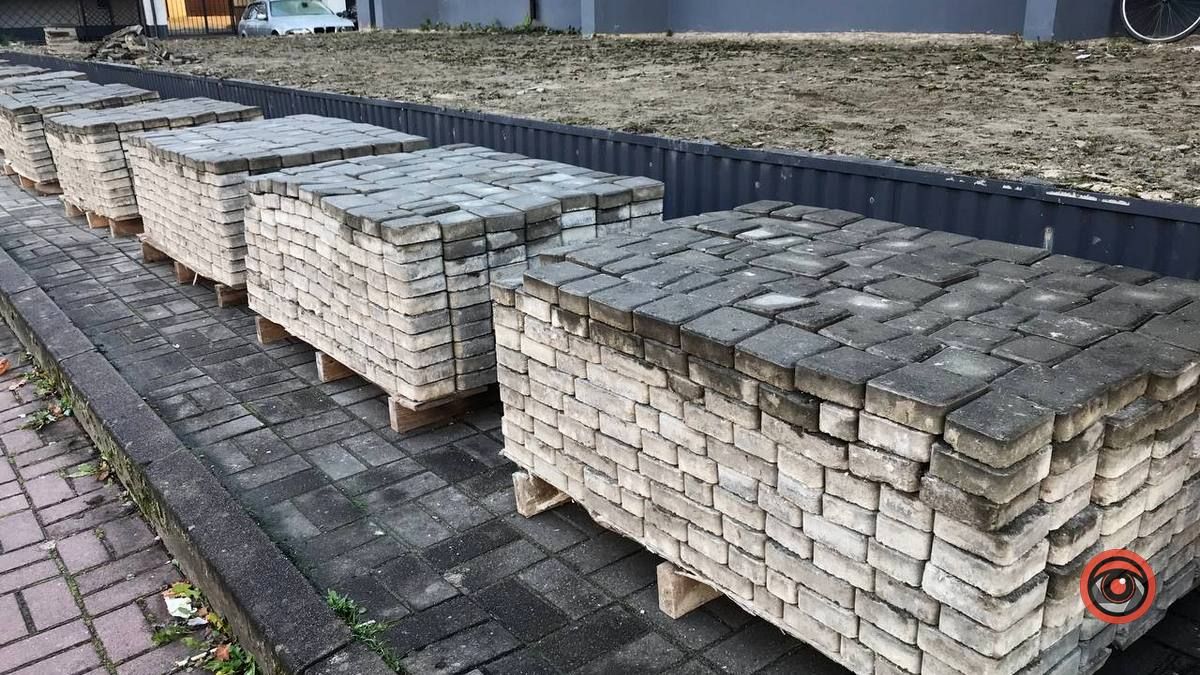 Замість міні-водоспаду - будівництво | зміни на Вічевому Майдані