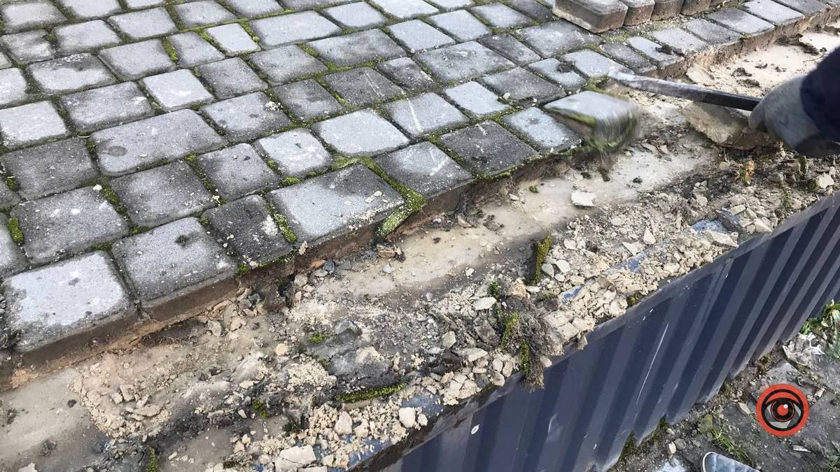 Замість міні-водоспаду - будівництво | зміни на Вічевому Майдані 4