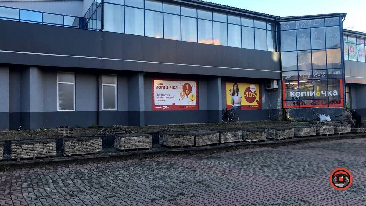 Замість міні-водоспаду - будівництво | зміни на Вічевому Майдані 6