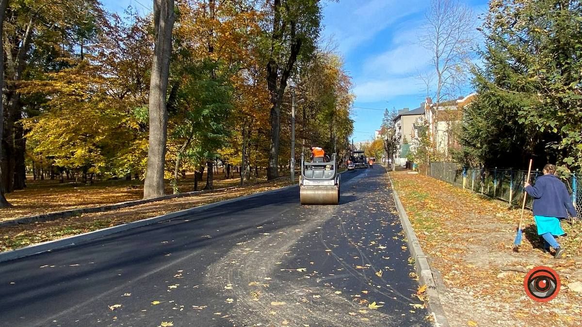 Як нова копійка: на вулиці Чайковського вистелили свіжий асфальт 2