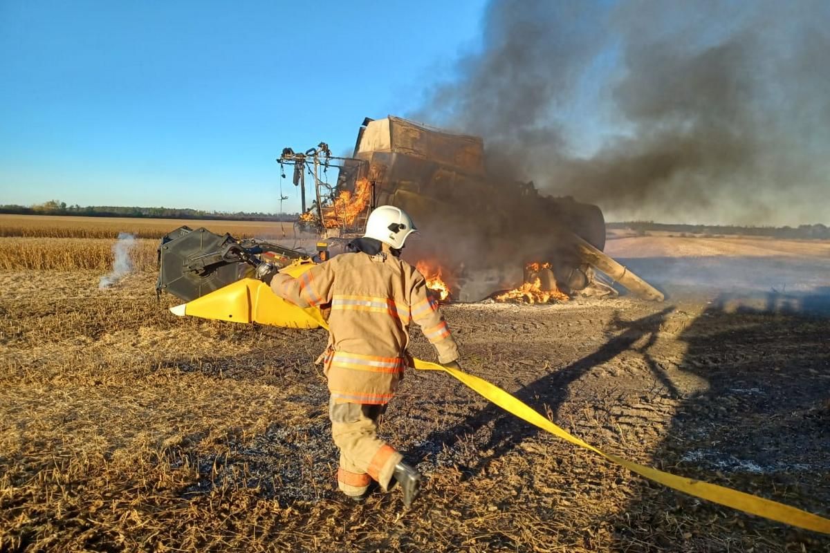 На Коломийщині горів комбайн: викликали рятувальників 1