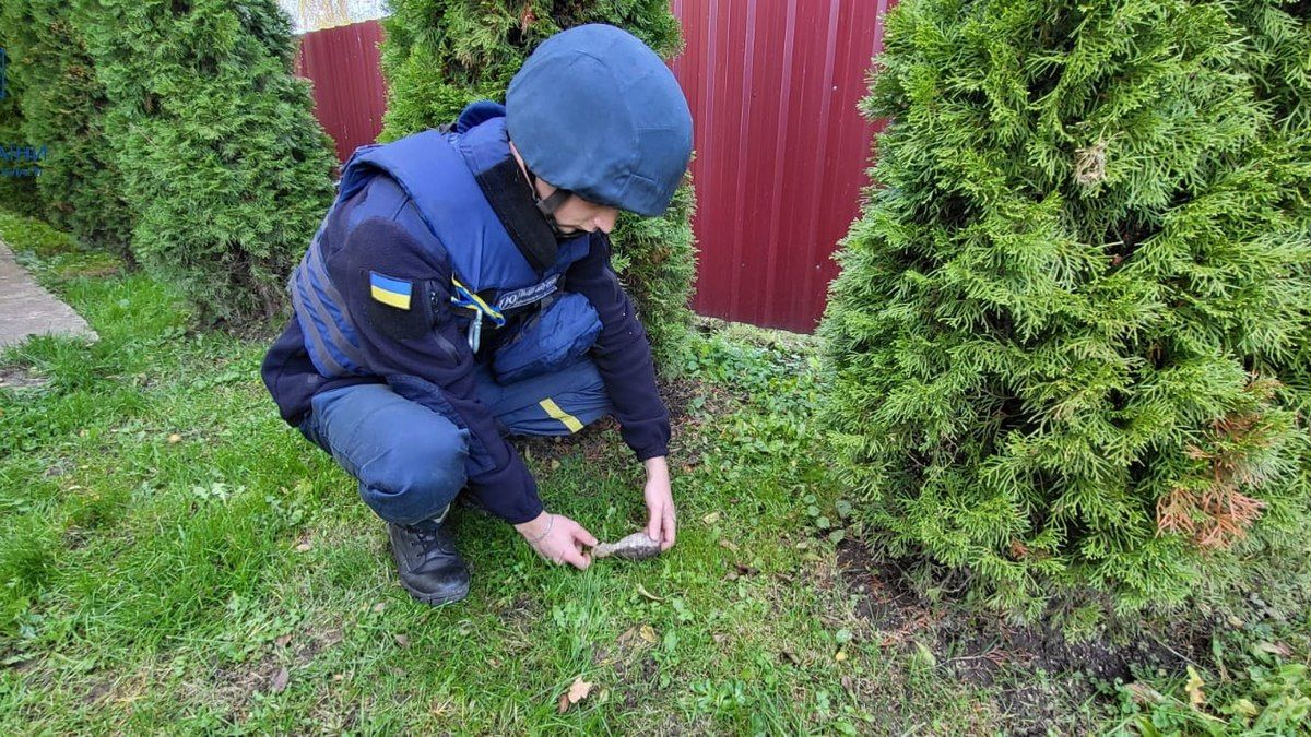 На подвір'ї в мешканців Коломийщини знайшли гранату