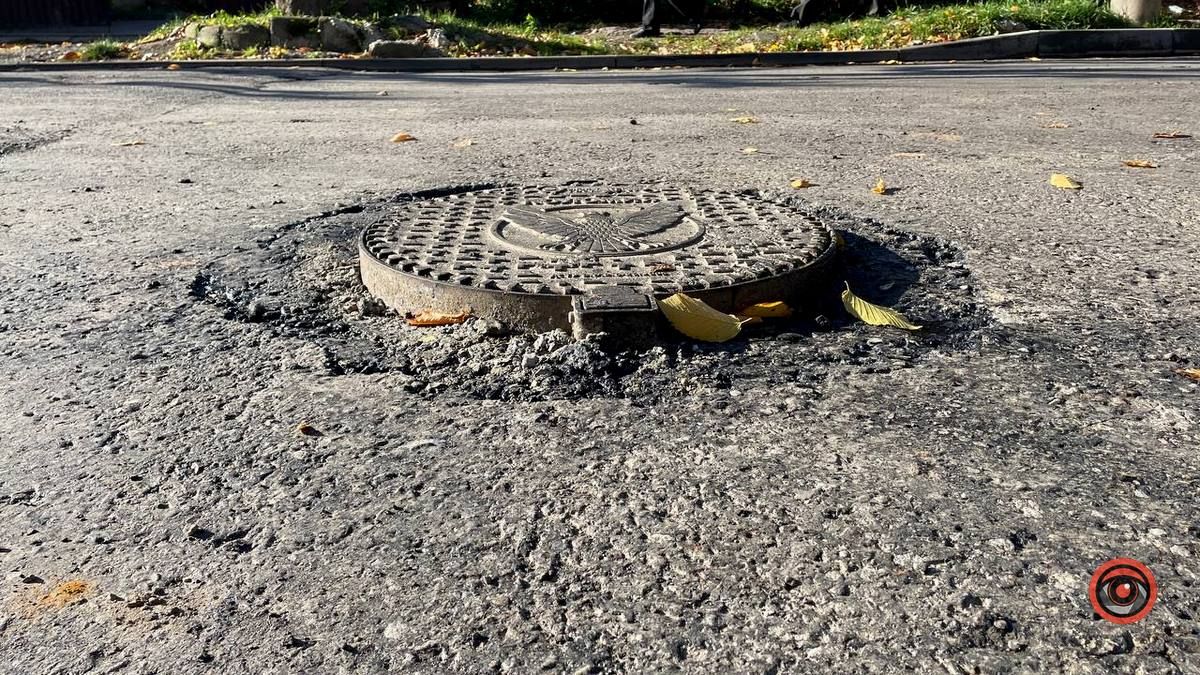 Будьте обережні: на вулиці Чайковського небезпечні люки 6