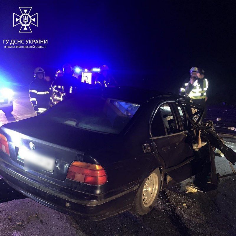 За ніч на Прикарпатті трапилось дві ДТП: наслідки ліквідовували рятувальники 1
